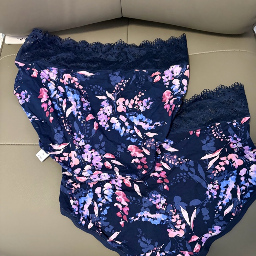 BNWT LOT OF 4 SOMA EMBRACEABLE SUPER SOFT ENCHANTING LACE BRIEFS NAVY MEDIUM (M) - Picture 7 of 14